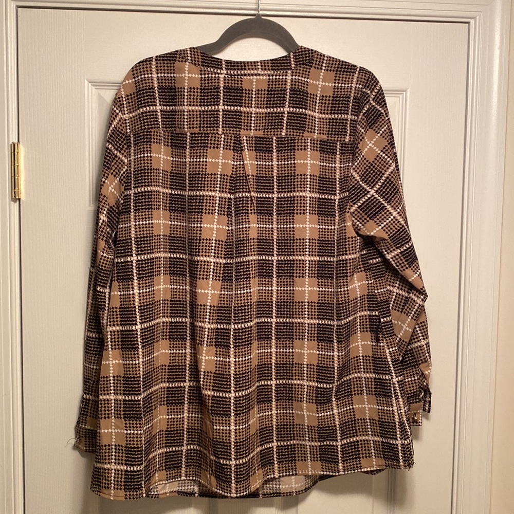 Notations Tan, Black and White Long Sleeve Blouse…size 2X - Picture 3 of 3